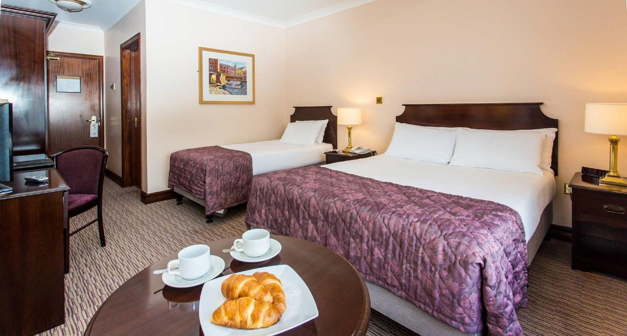 Sheldon Park Hotel And Leisure Club 더블린 외부 사진
