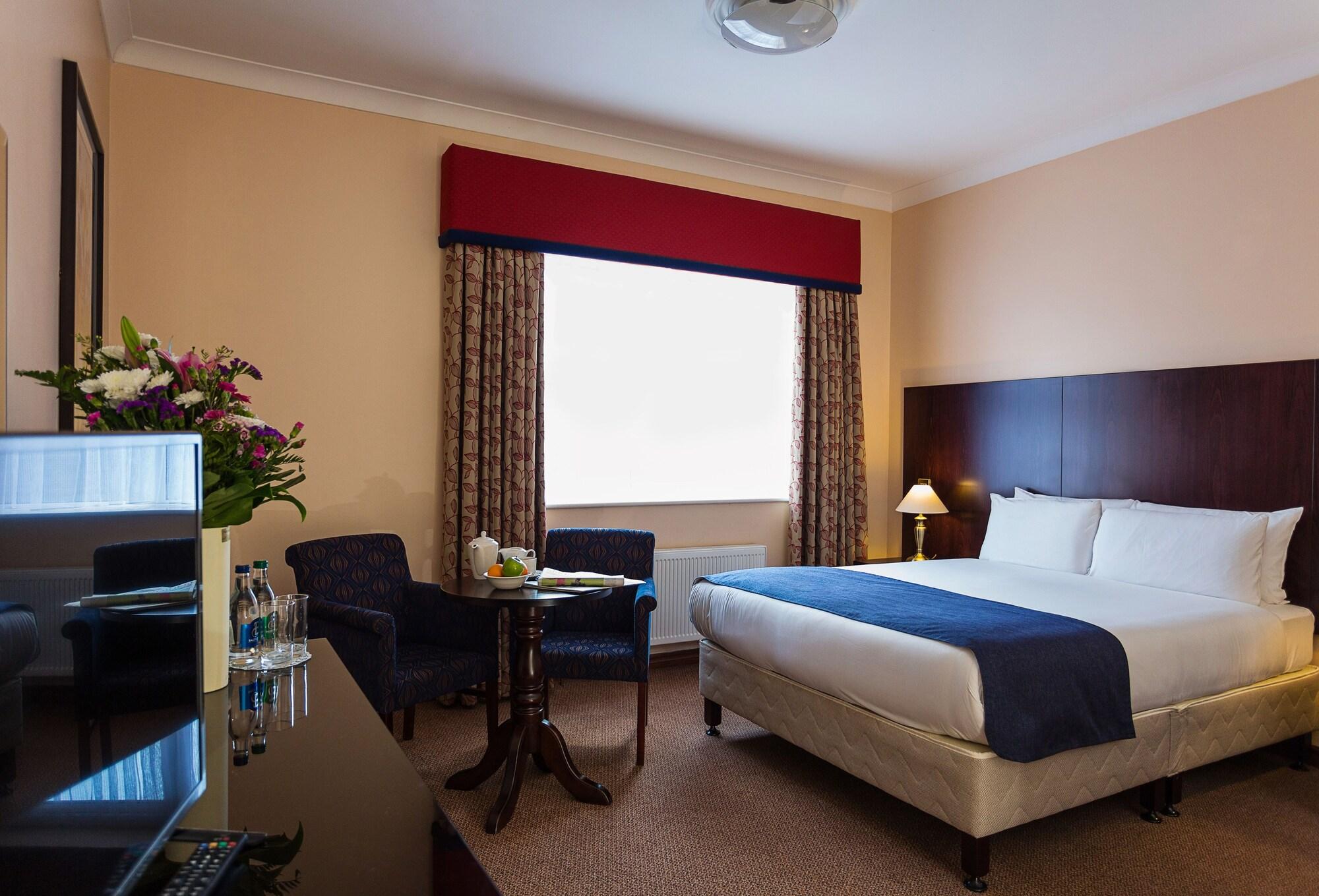 Sheldon Park Hotel And Leisure Club 더블린 외부 사진