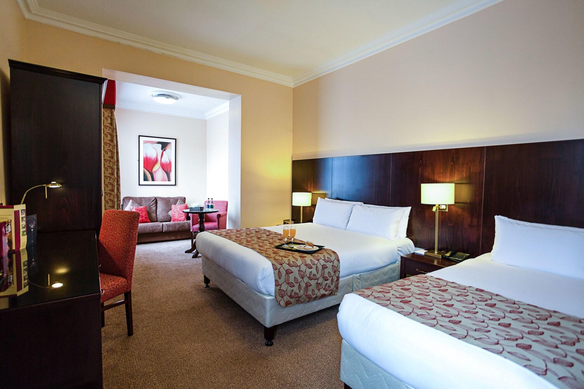 Sheldon Park Hotel And Leisure Club 더블린 외부 사진