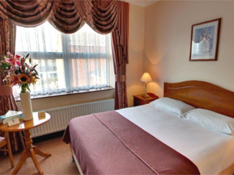 Sheldon Park Hotel And Leisure Club 더블린 외부 사진