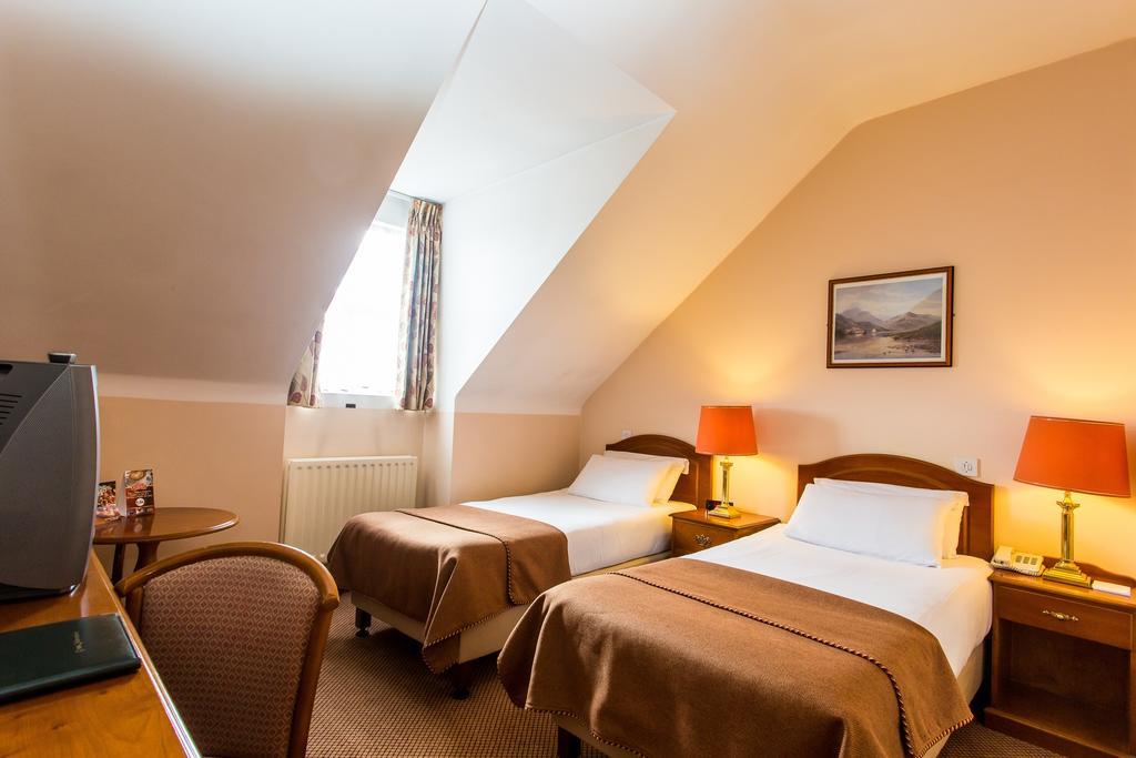 Sheldon Park Hotel And Leisure Club 더블린 외부 사진