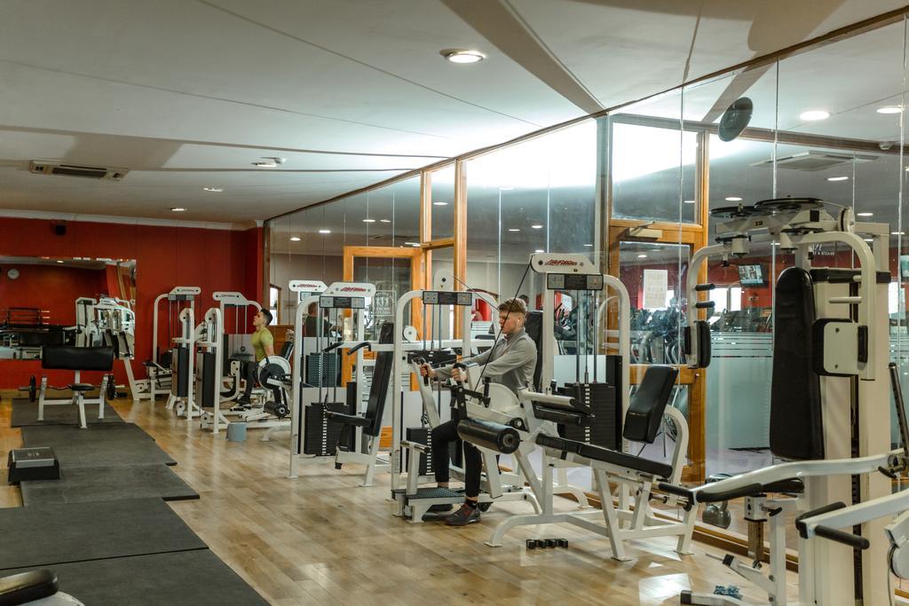 Sheldon Park Hotel And Leisure Club 더블린 외부 사진