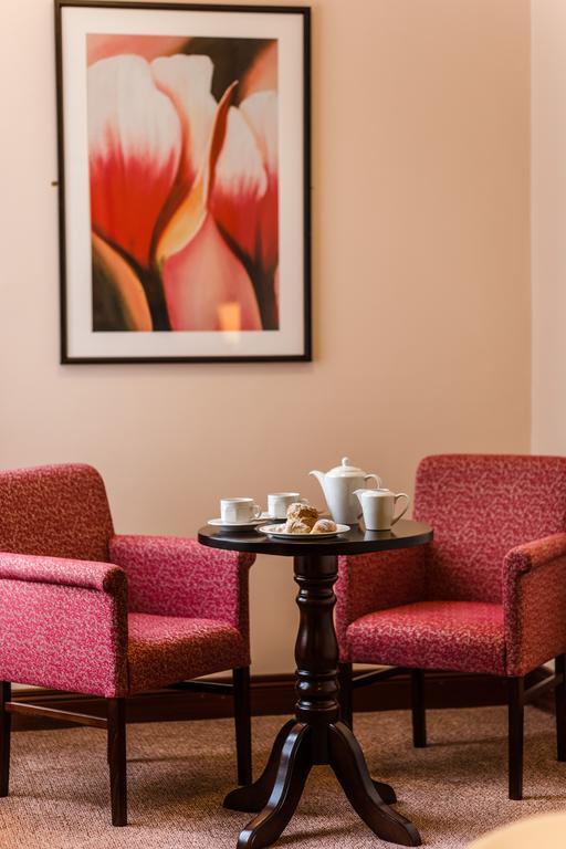 Sheldon Park Hotel And Leisure Club 더블린 외부 사진