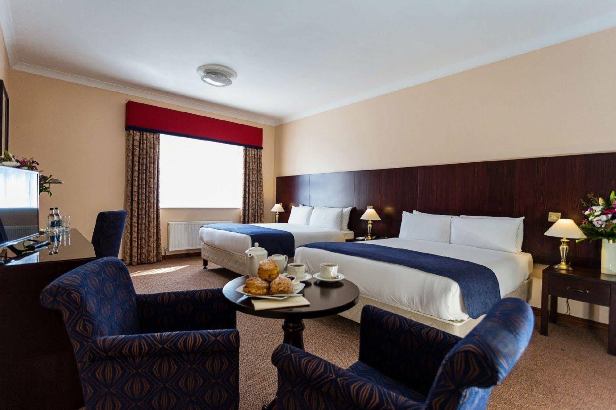 Sheldon Park Hotel And Leisure Club 더블린 외부 사진