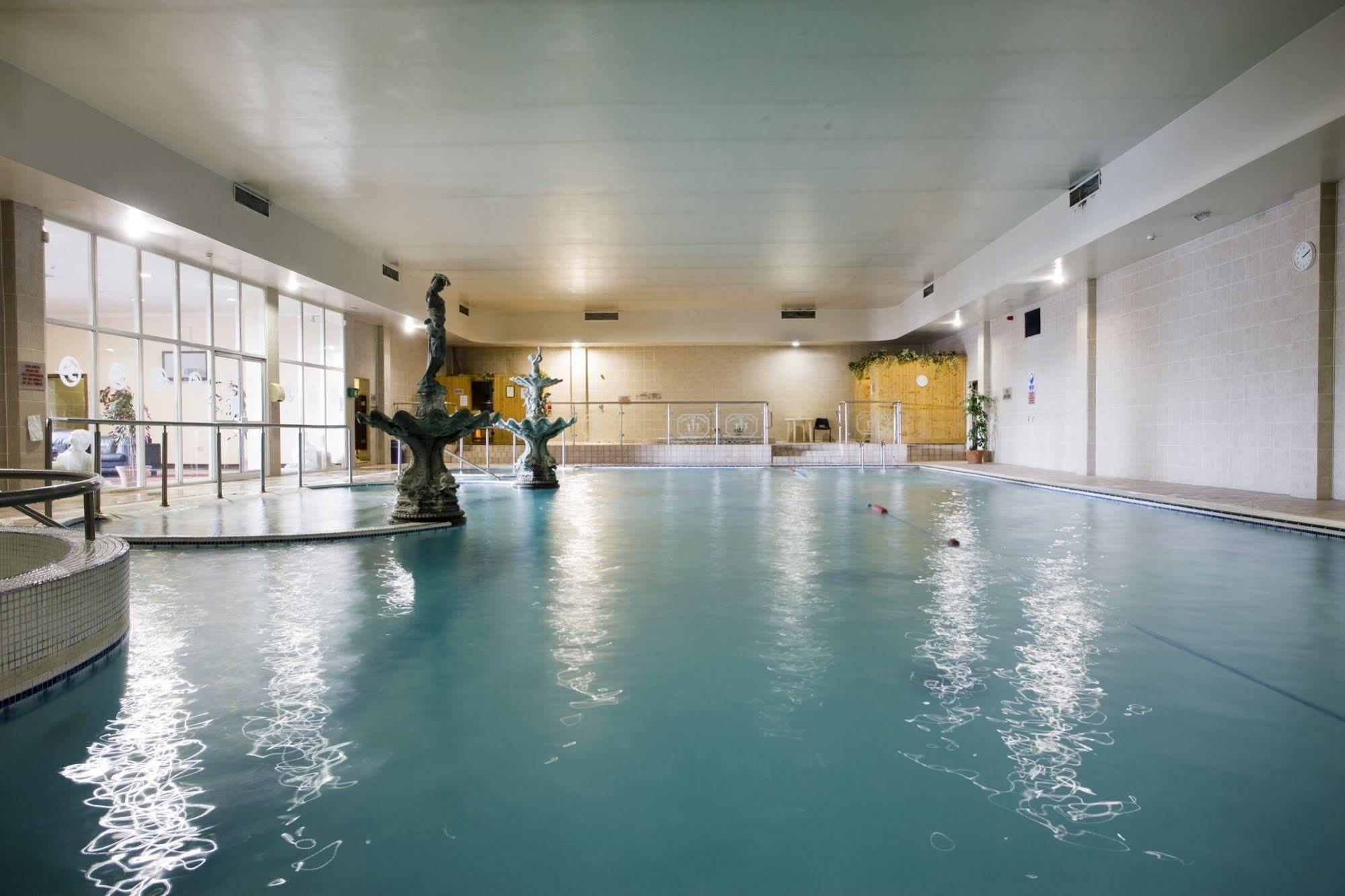 Sheldon Park Hotel And Leisure Club 더블린 외부 사진