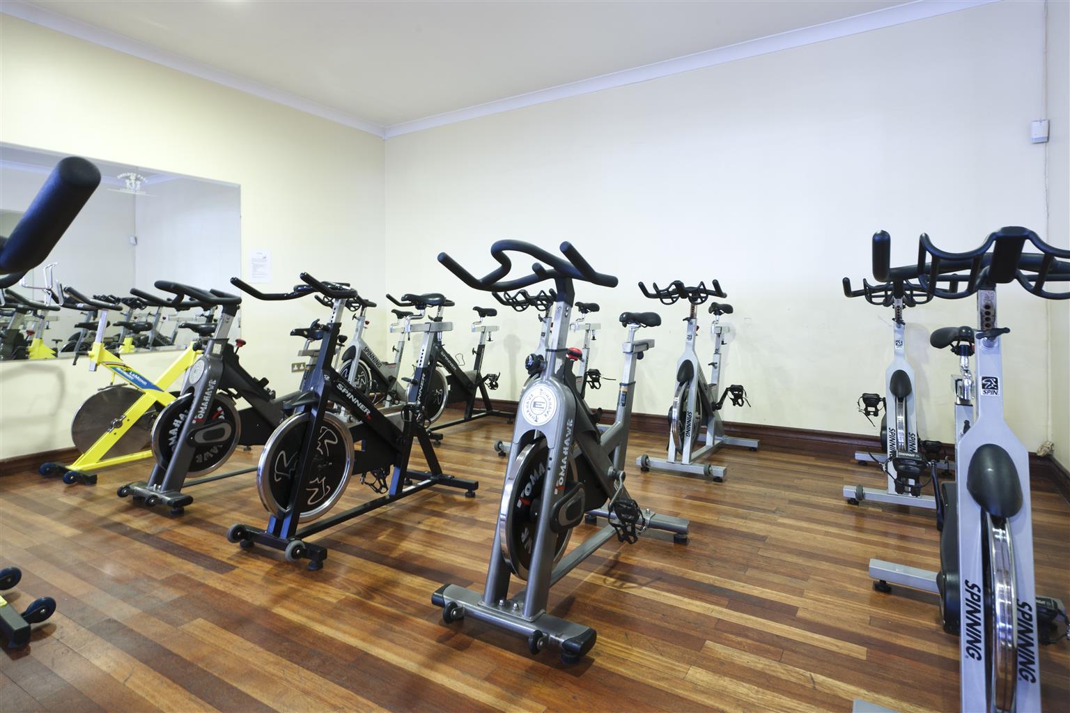 Sheldon Park Hotel And Leisure Club 더블린 외부 사진