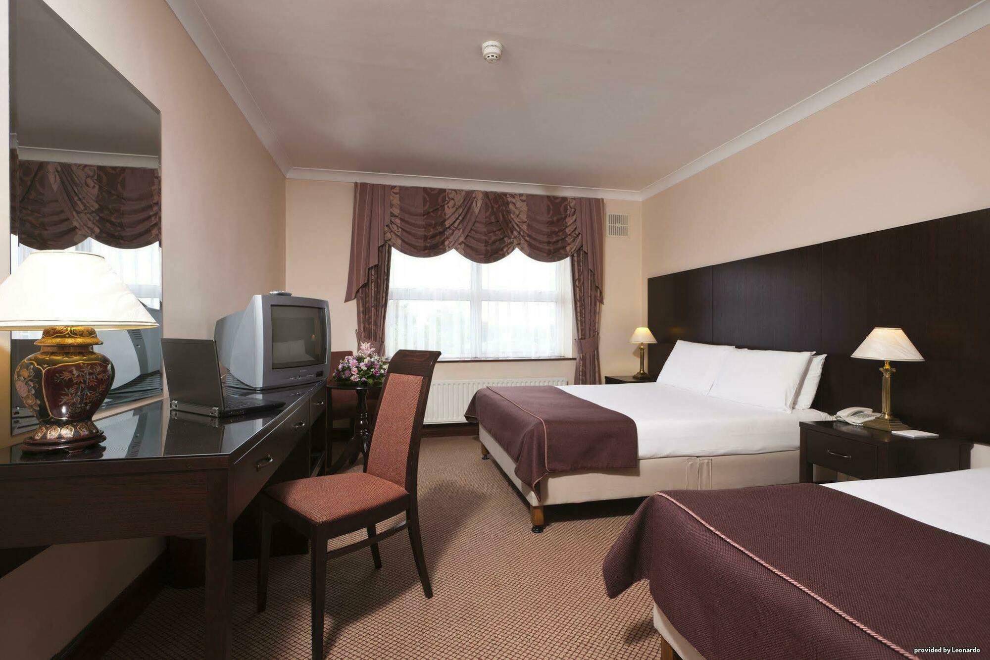 Sheldon Park Hotel And Leisure Club 더블린 외부 사진