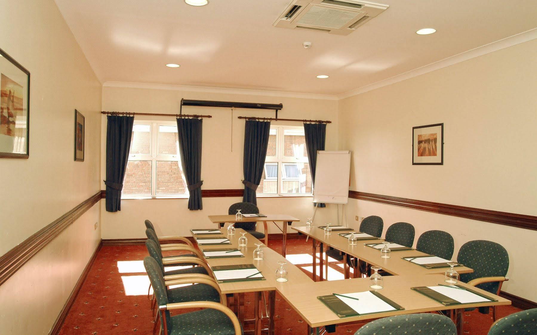 Sheldon Park Hotel And Leisure Club 더블린 외부 사진
